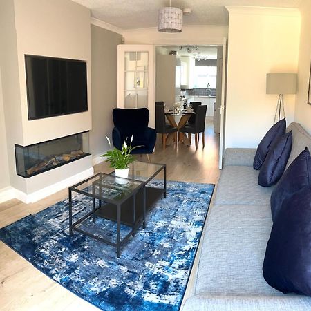 3 Bedroom - 2 Bathroom Townhouse In Corstorphine Near Murrayfield Stadium - Direct Bus To Edinburgh City Centre In 20 Minutes - Two Private Parking Spaces - Private Sunny Garden - Recently Refurbished Zewnętrze zdjęcie