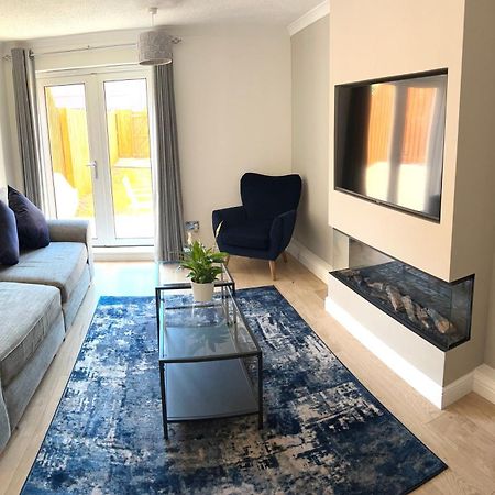 3 Bedroom - 2 Bathroom Townhouse In Corstorphine Near Murrayfield Stadium - Direct Bus To Edinburgh City Centre In 20 Minutes - Two Private Parking Spaces - Private Sunny Garden - Recently Refurbished Zewnętrze zdjęcie