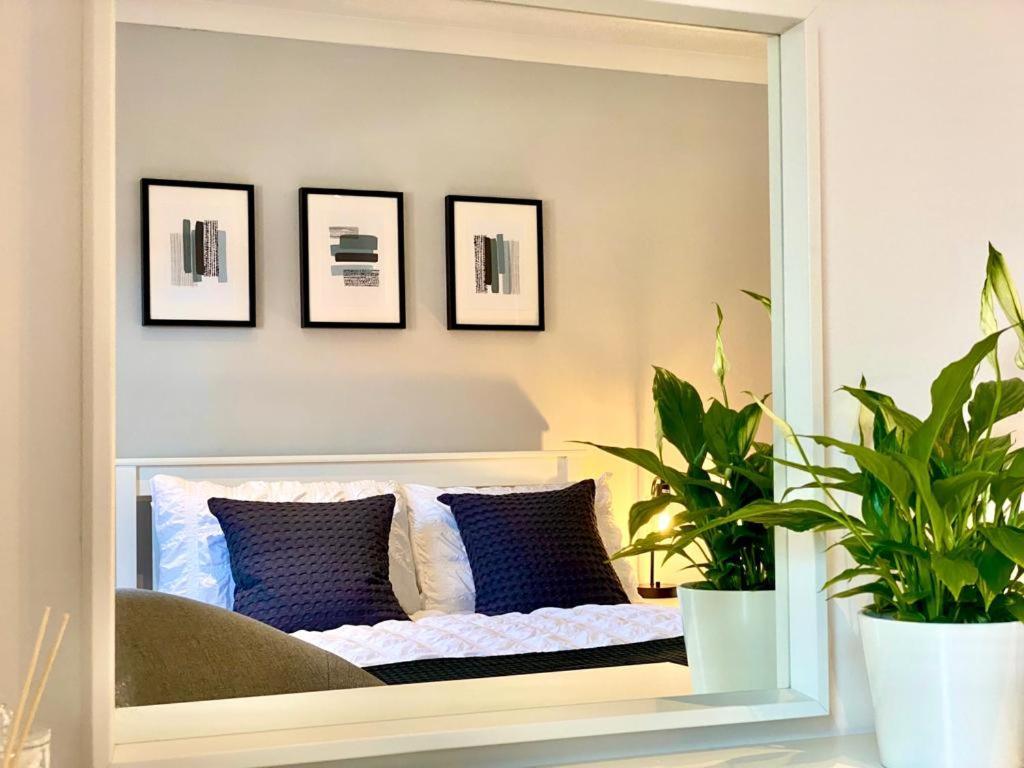 3 Bedroom - 2 Bathroom Townhouse In Corstorphine Near Murrayfield Stadium - Direct Bus To Edinburgh City Centre In 20 Minutes - Two Private Parking Spaces - Private Sunny Garden - Recently Refurbished Zewnętrze zdjęcie