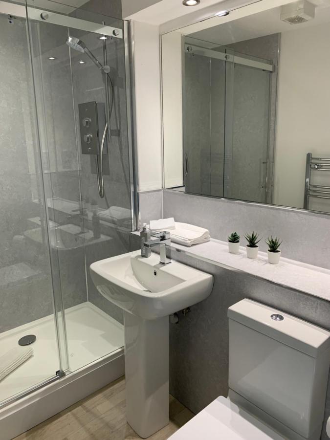 3 Bedroom - 2 Bathroom Townhouse In Corstorphine Near Murrayfield Stadium - Direct Bus To Edinburgh City Centre In 20 Minutes - Two Private Parking Spaces - Private Sunny Garden - Recently Refurbished Zewnętrze zdjęcie