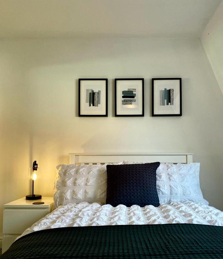 3 Bedroom - 2 Bathroom Townhouse In Corstorphine Near Murrayfield Stadium - Direct Bus To Edinburgh City Centre In 20 Minutes - Two Private Parking Spaces - Private Sunny Garden - Recently Refurbished Zewnętrze zdjęcie