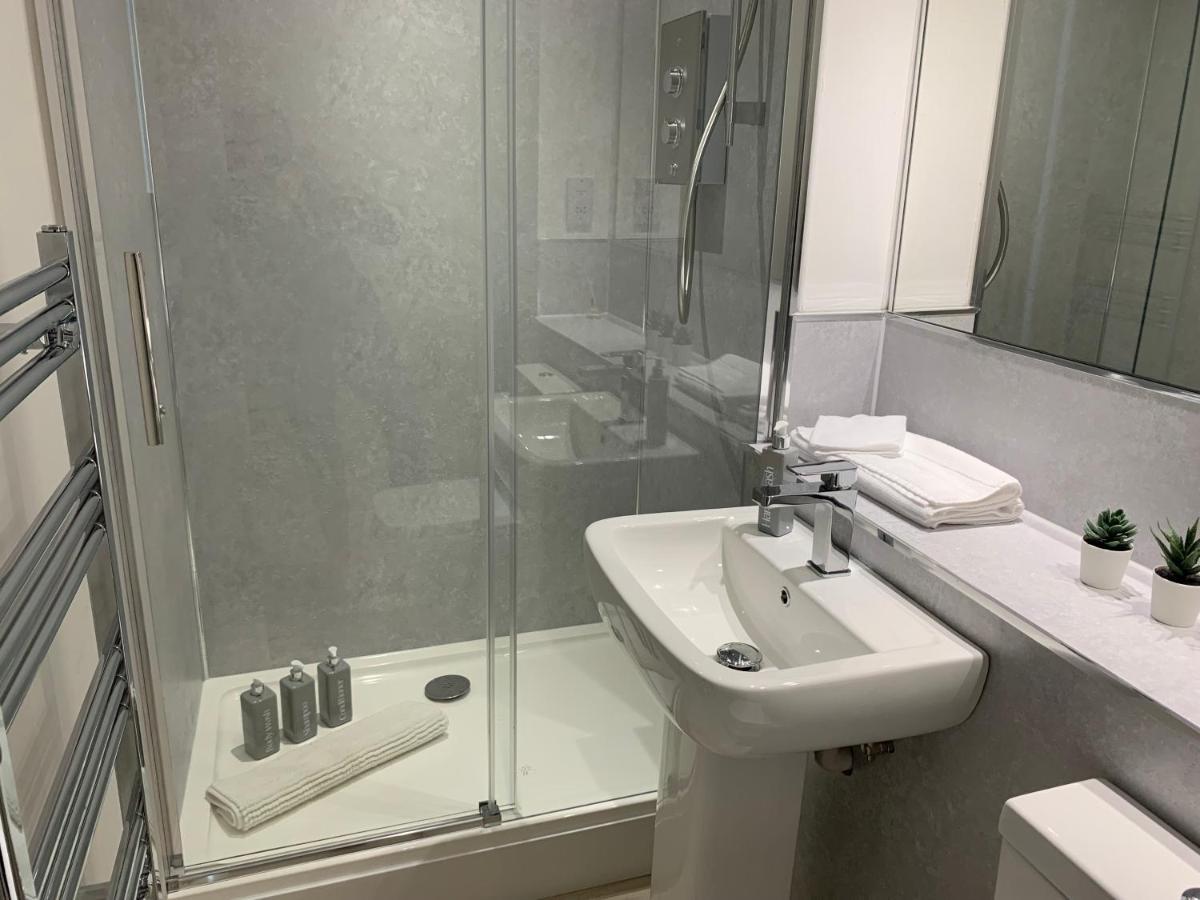 3 Bedroom - 2 Bathroom Townhouse In Corstorphine Near Murrayfield Stadium - Direct Bus To Edinburgh City Centre In 20 Minutes - Two Private Parking Spaces - Private Sunny Garden - Recently Refurbished Zewnętrze zdjęcie